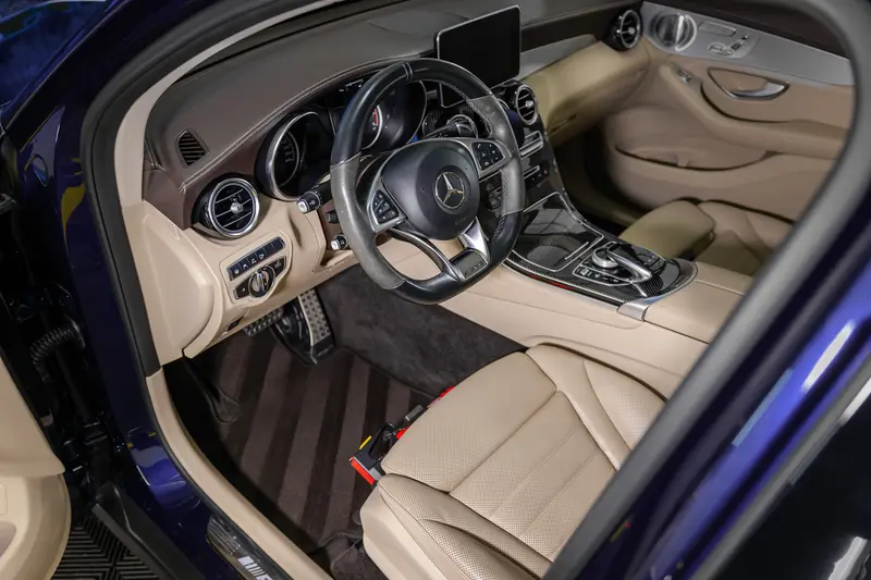 Mercedes GLC43 8
