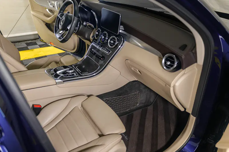 Mercedes GLC43 9