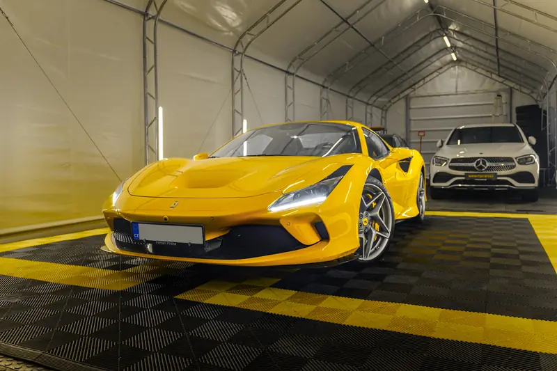 Ferrari F8 1