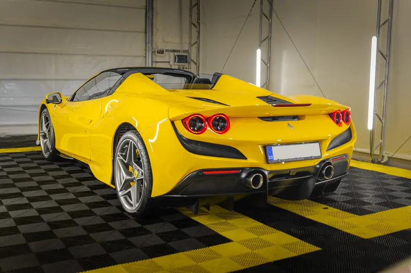 Ferrari F8 7
