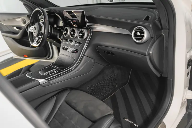 Mercedes GLC200 11